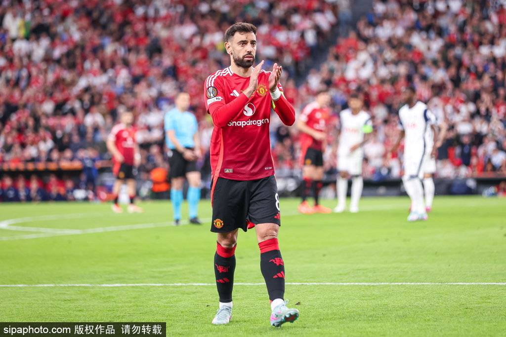 曼联卖队长？新月报价1亿镑求购B费 拜仁巴黎也想签他